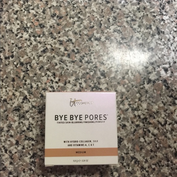 ⬇️ Bye Bye Pores Powder by (It) Cosmetics - Picture 3 of 5